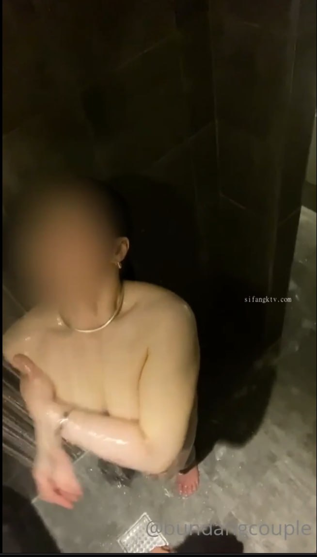 冷艳美女小姐姐开档黑丝揉穴自慰 ，抬起修长美腿掰穴揉搓 ，翘起屁股扭动诱惑 ，张开双腿抖动呻吟娇喘诱人